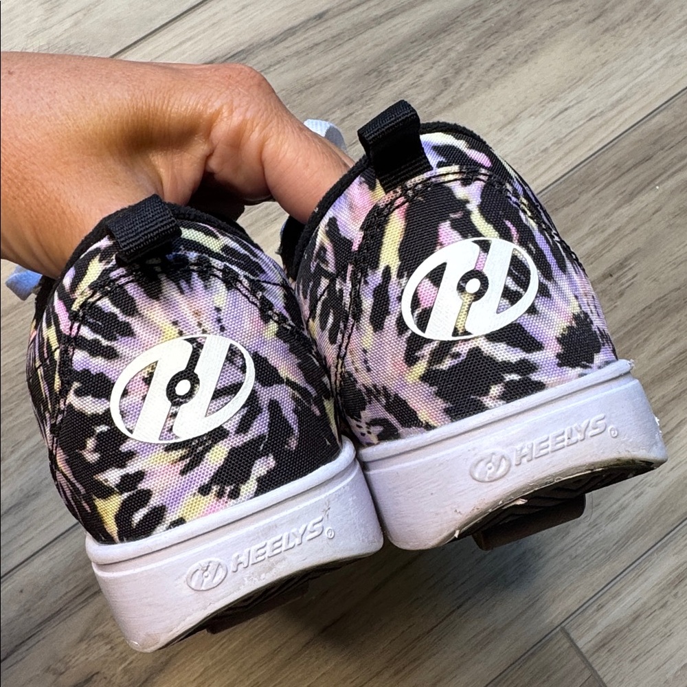 Stylish Kids' Tie-Dye Roller Shoes - Picture 5 of 9